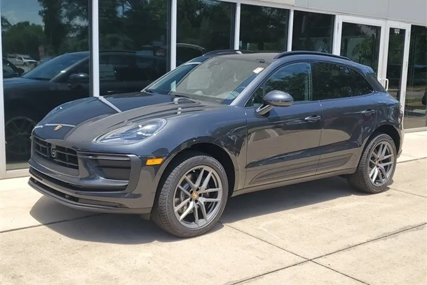 2025 Porsche Macan T photo 1