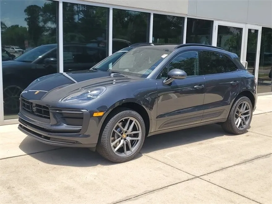 2025 Porsche Macan T photo 1