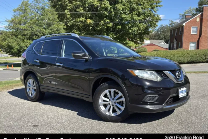 2015 Nissan Rogue SV photo 1