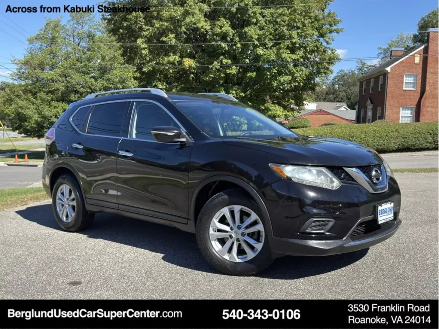 2015 Nissan Rogue SV photo 1
