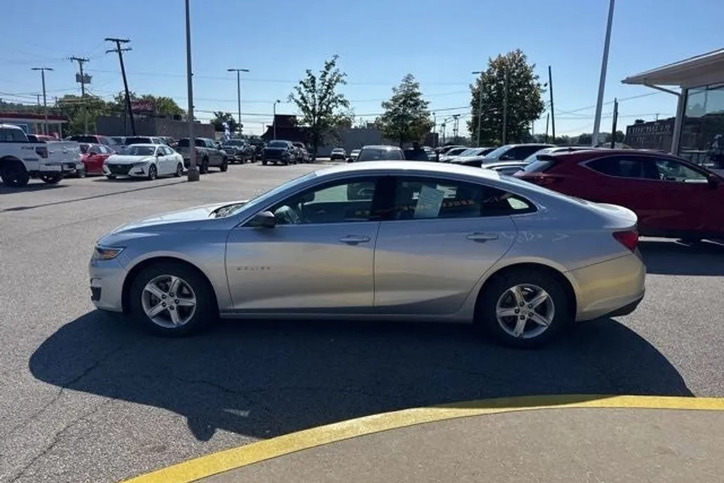 2020 Chevrolet Malibu LS photo 1