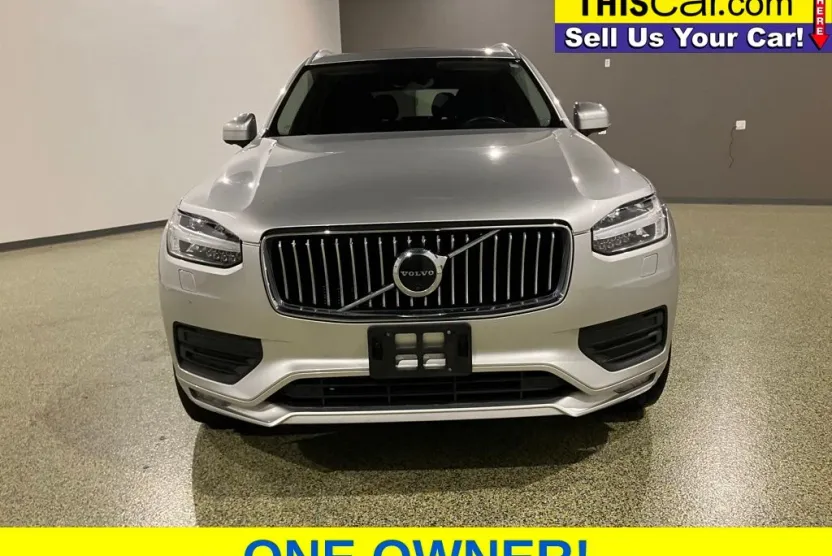 2022 Volvo XC90 T5 Momentum photo 1
