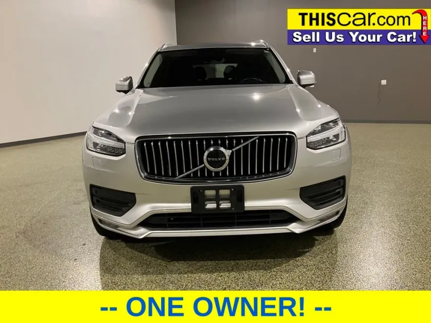 2022 Volvo XC90 T5 Momentum photo 1