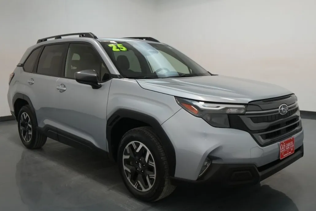 2025 Subaru Forester Premium photo 1