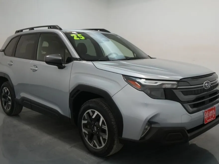 2025 Subaru Forester Premium photo 1