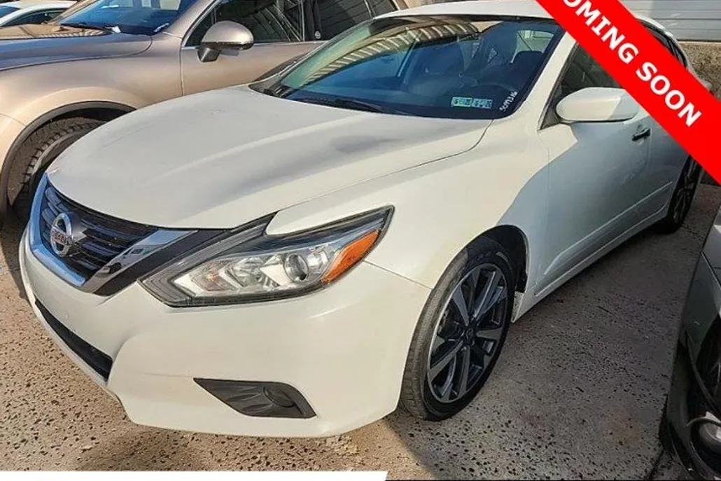 2017 Nissan Altima 2.5 SR photo 1