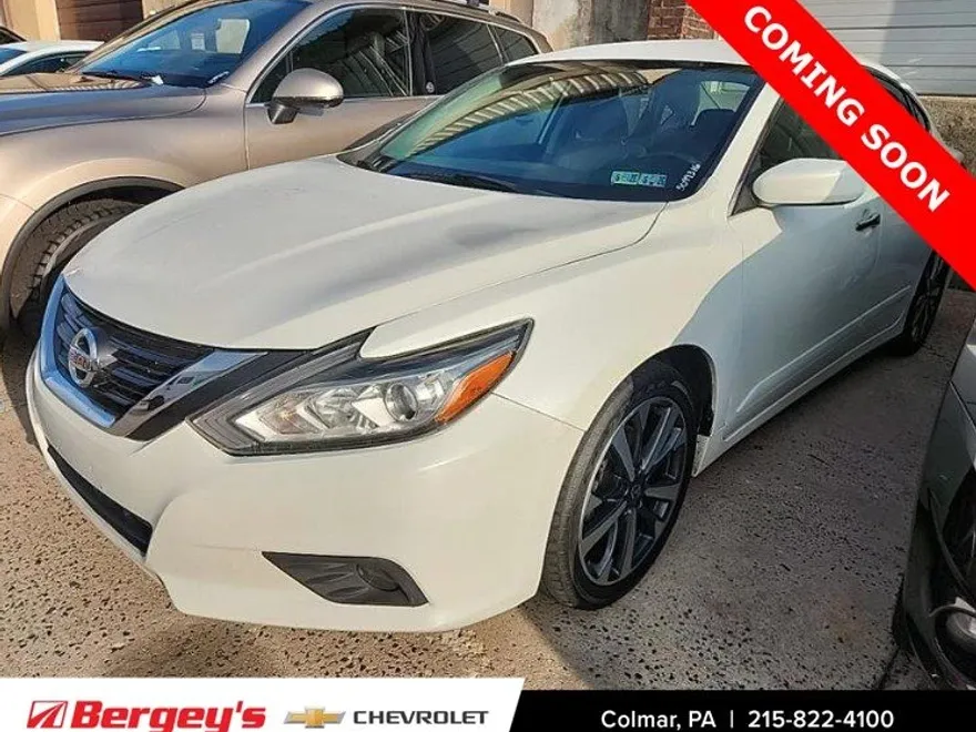2017 Nissan Altima 2.5 SR photo 1