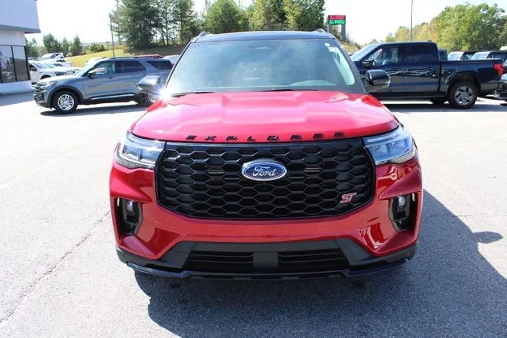 2025 Ford Explorer ST photo 1