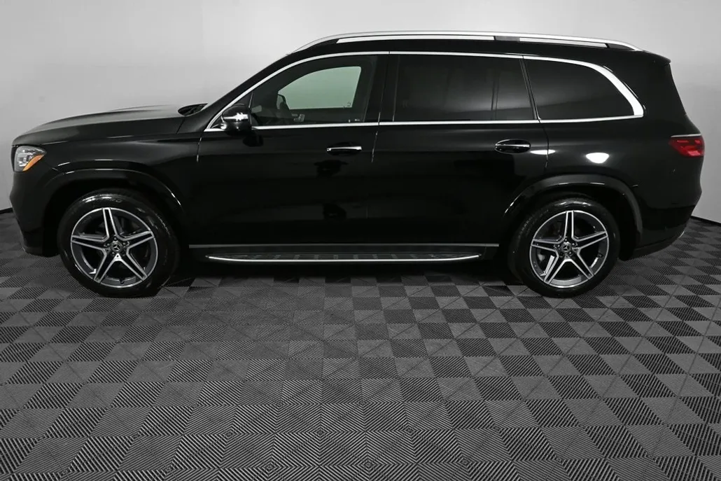 2025 Mercedes Benz GLS 450 4MATIC photo 1