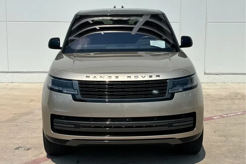 2023 Land Rover Range Rover SE photo 1