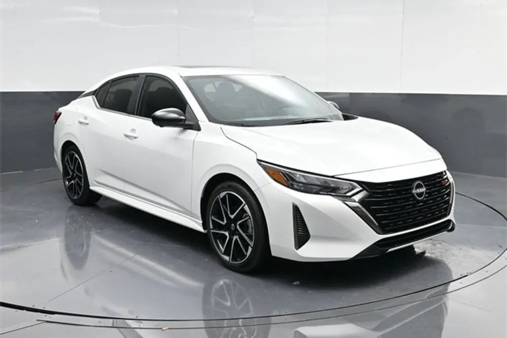 2024 Nissan Sentra SR photo 1