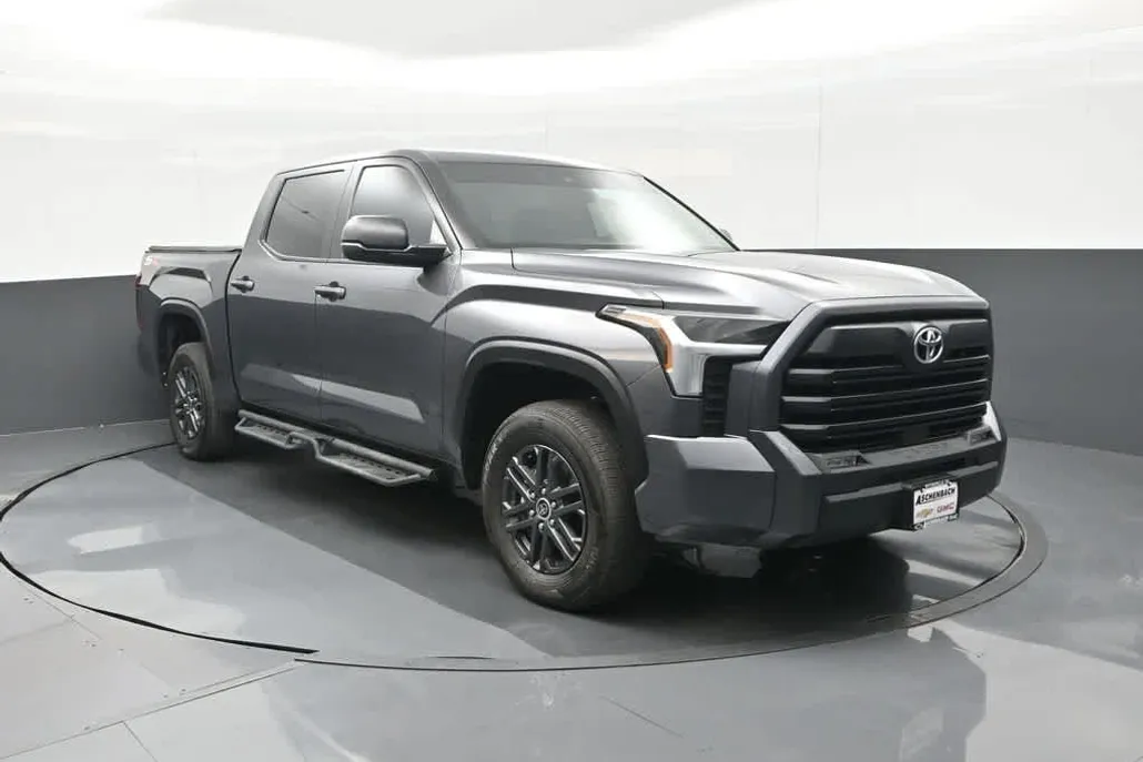 2024 Toyota Tundra SR5 photo 1