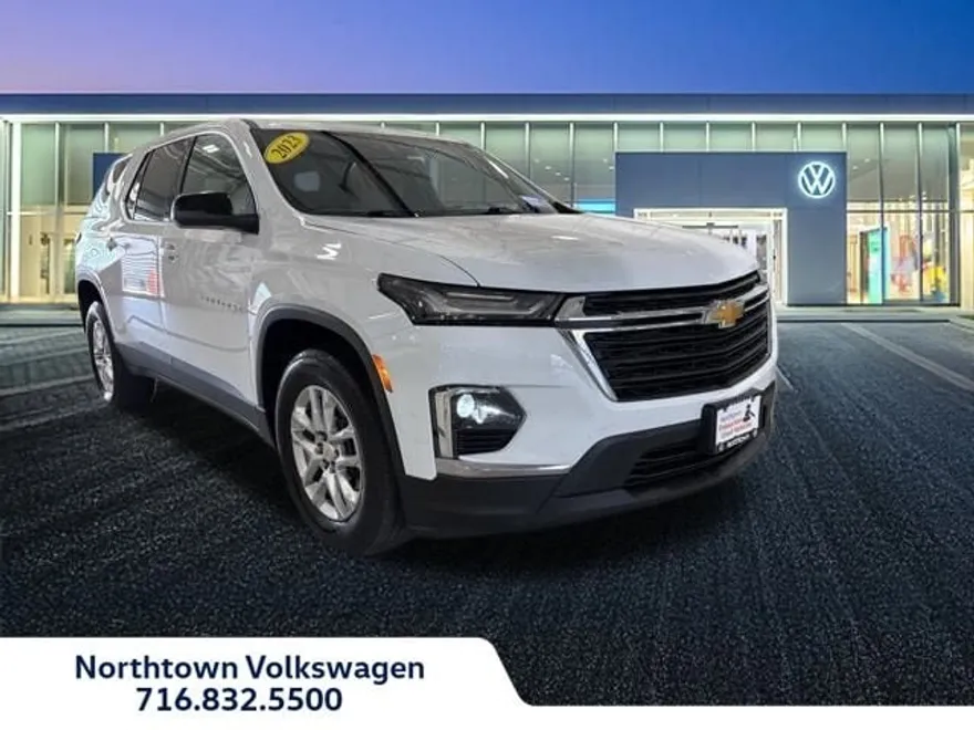 2023 Chevrolet Traverse LS photo 1