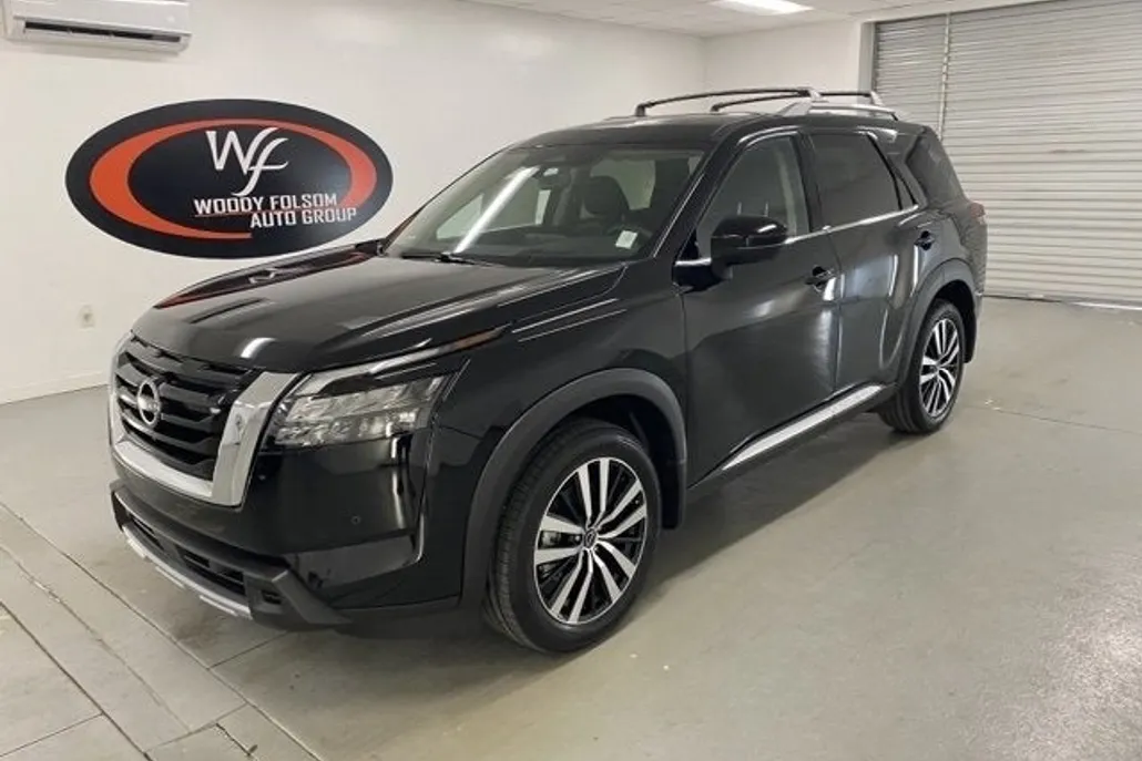 2025 Nissan Pathfinder Platinum photo 1