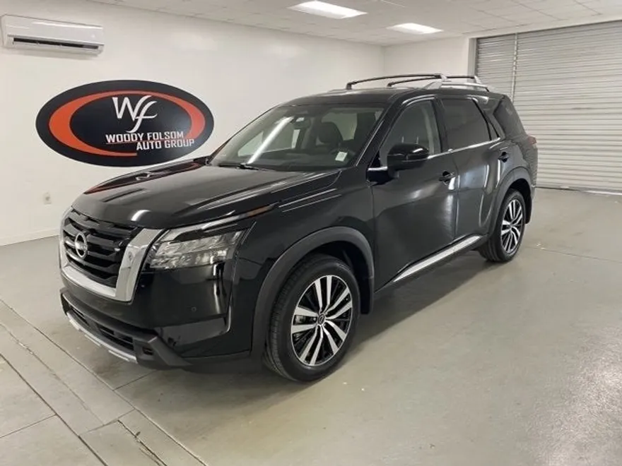 2025 Nissan Pathfinder Platinum photo 1