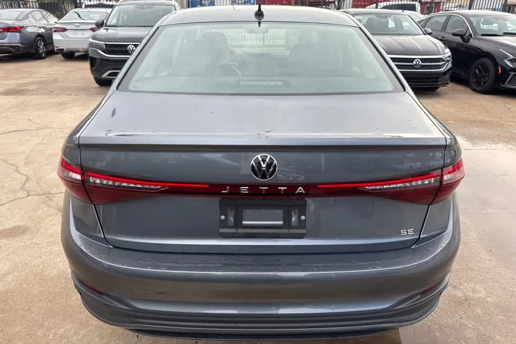 2025 Volkswagen Jetta SE photo 1