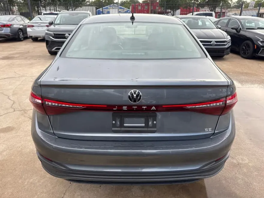 2025 Volkswagen Jetta SE photo 1