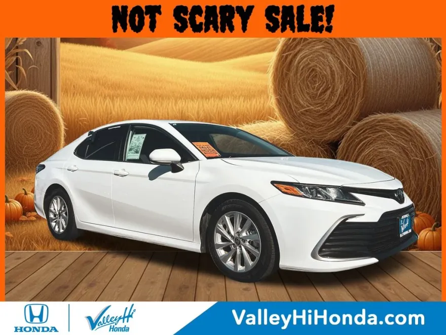 2023 Toyota Camry LE photo 1