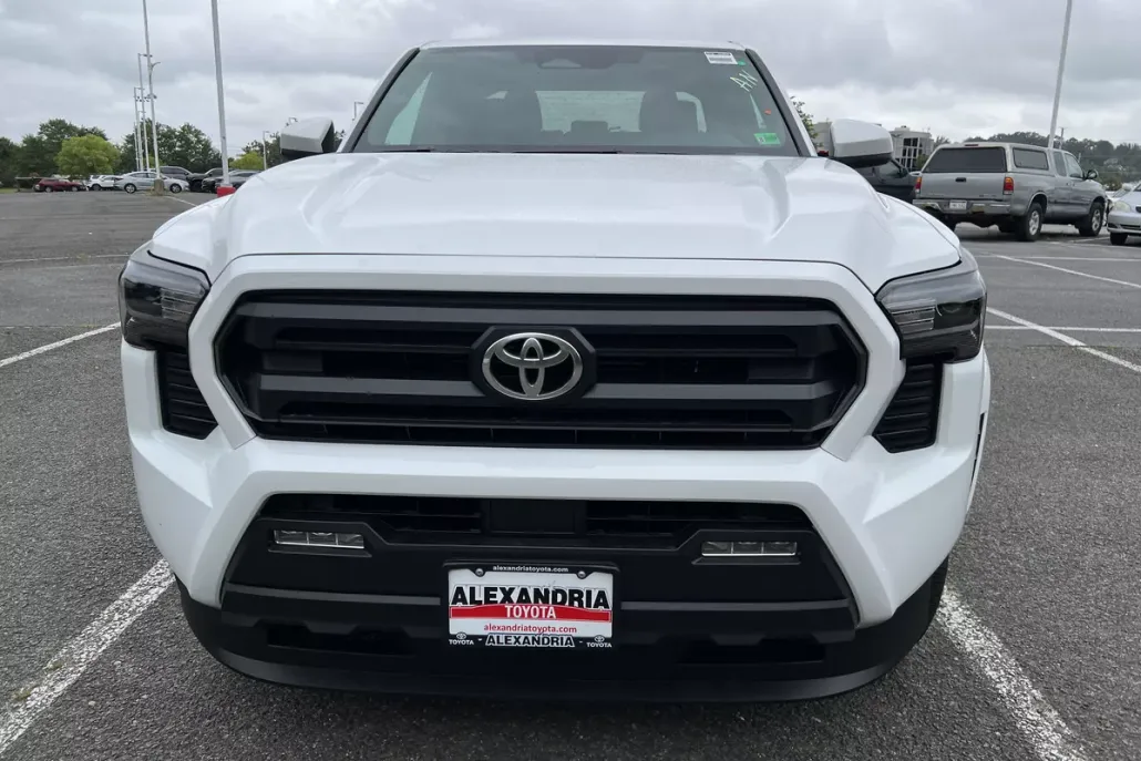 2025 Toyota Tacoma SR5 photo 1
