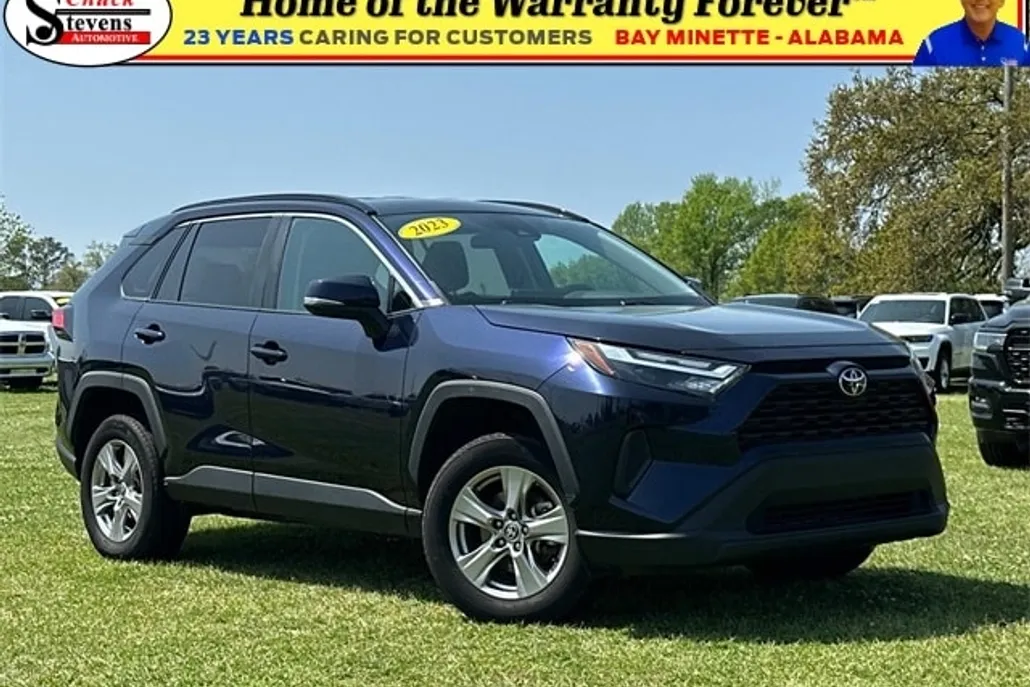 2023 Toyota RAV4 XLE photo 1