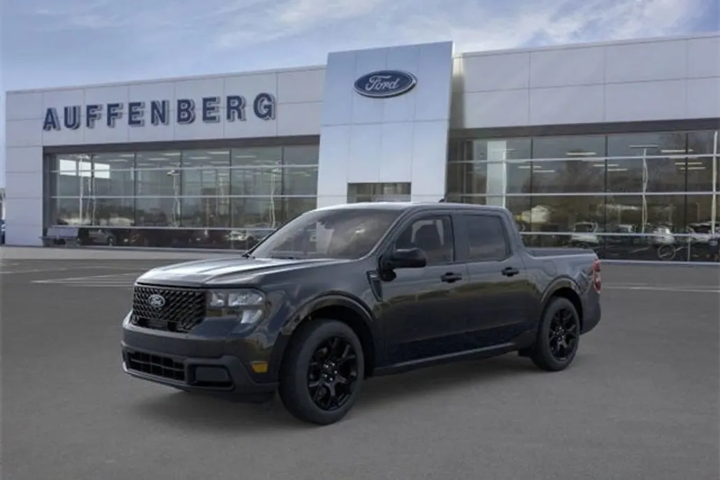 2025 Ford Maverick XLT photo 1