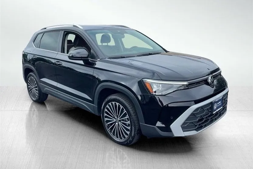 2025 Volkswagen Taos SE photo 1