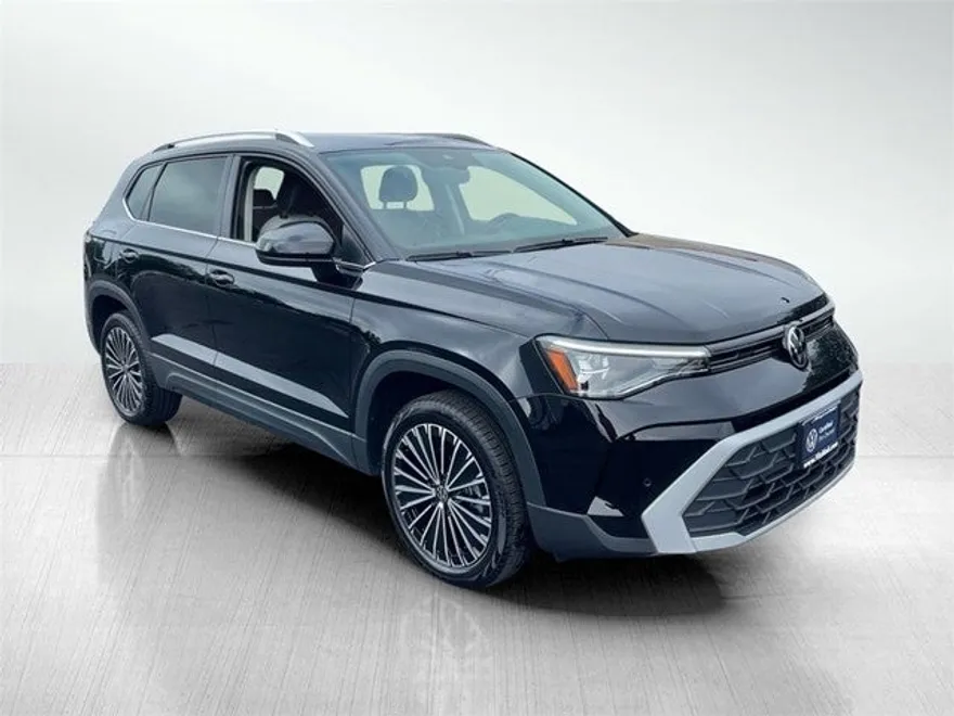 2025 Volkswagen Taos SE photo 1