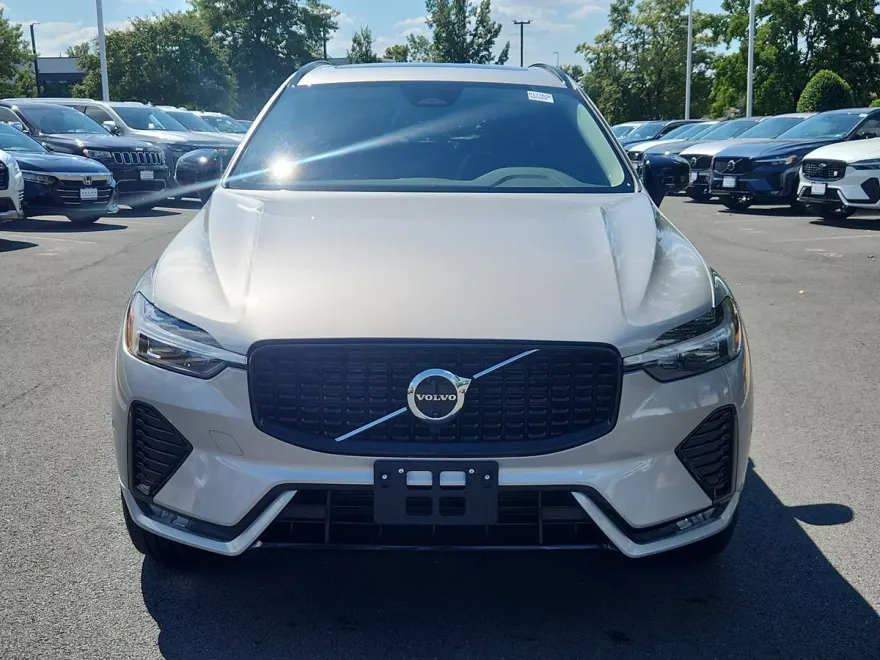 2025 Volvo XC60 B5 Plus photo 1
