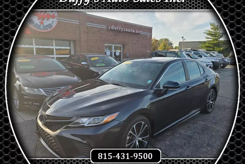 2019 Toyota Camry SE XLE photo 1
