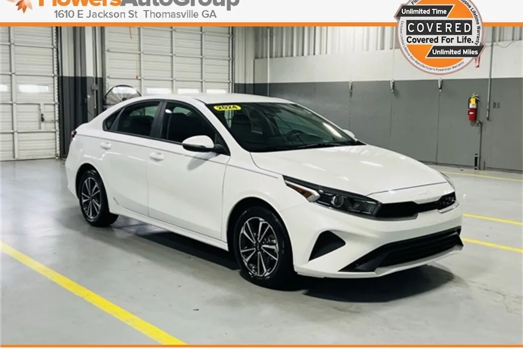 2024 Kia Forte LXS photo 1