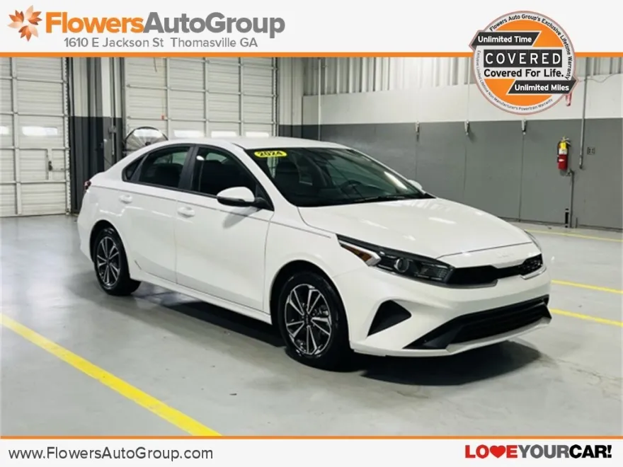 2024 Kia Forte LXS photo 1