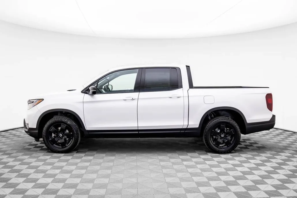 2025 Honda Ridgeline Black Edition photo 1