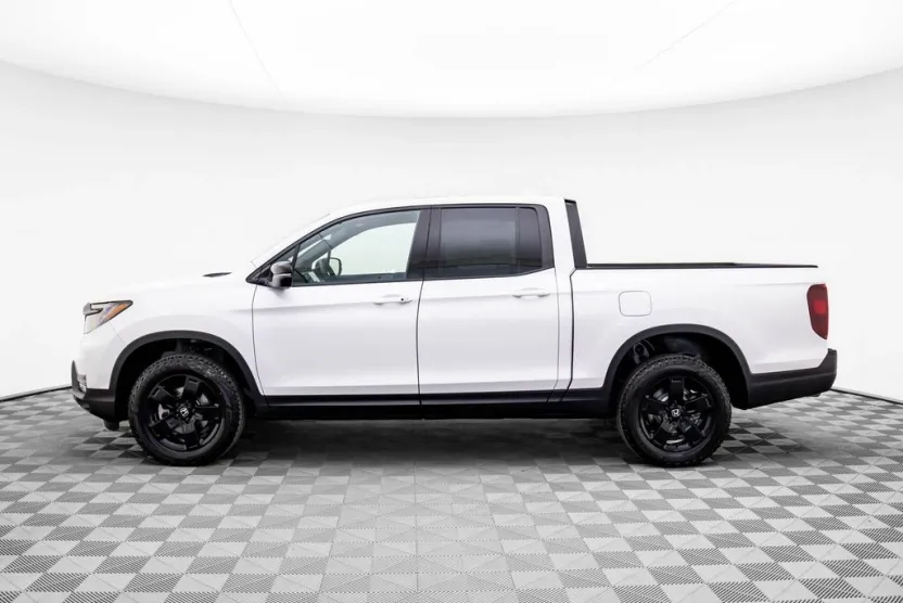 2025 Honda Ridgeline Black Edition photo 1