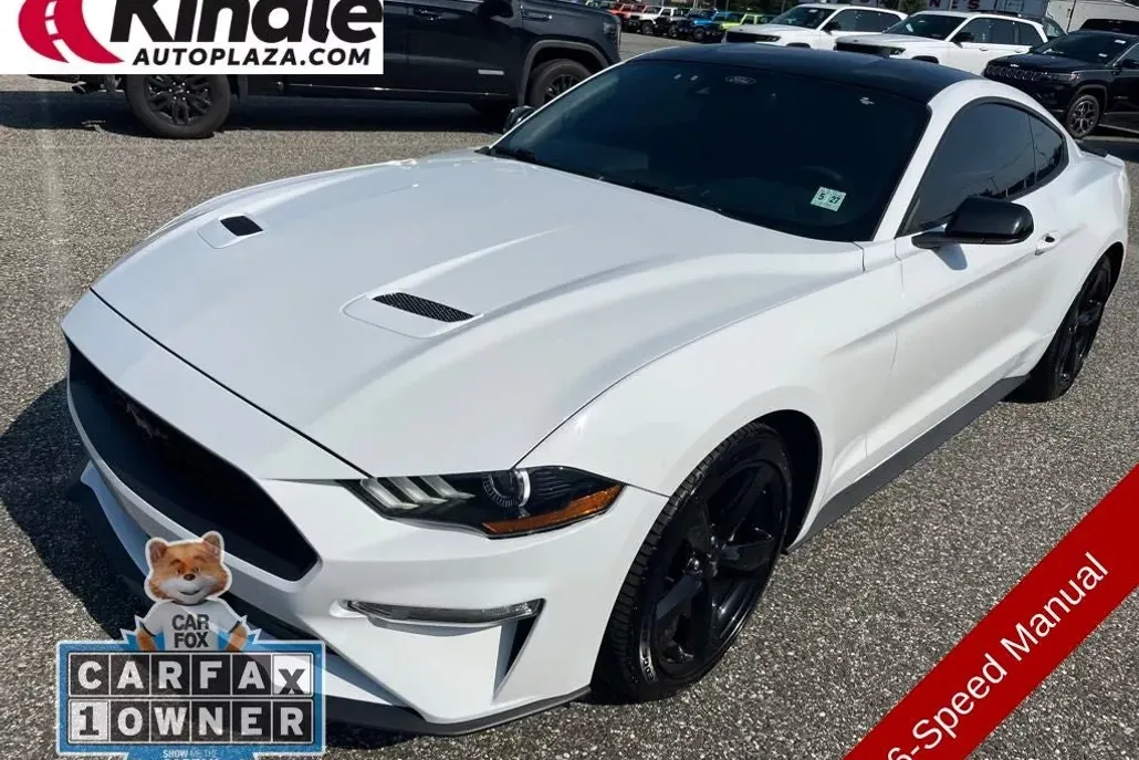 2022 Ford Mustang EcoBoost photo 1