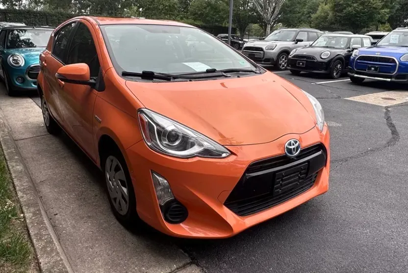 2015 Toyota Prius C Two photo 1