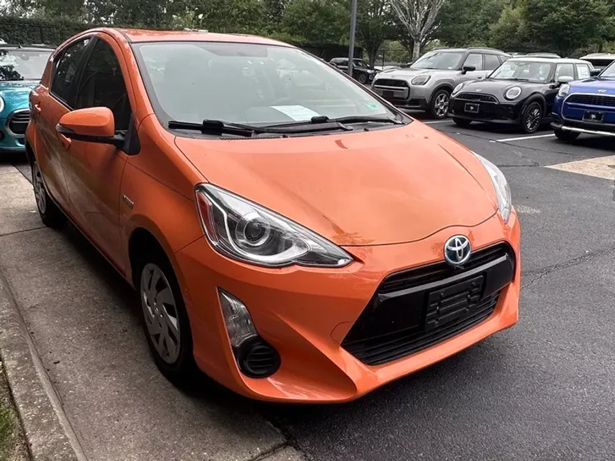 2015 Toyota Prius C Two photo 1