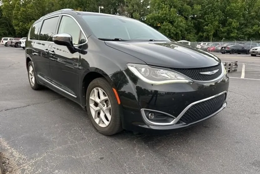 2020 Chrysler Pacifica Limited photo 1