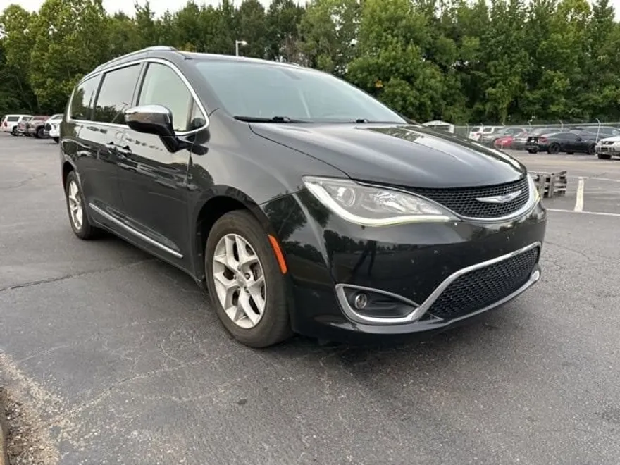 2020 Chrysler Pacifica Limited photo 1