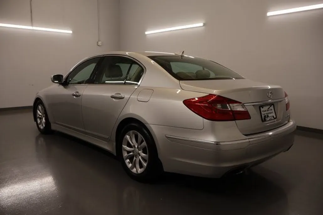 2013 Hyundai Genesis 3.8 photo 1