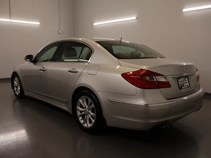 2013 Hyundai Genesis 3.8 photo 1