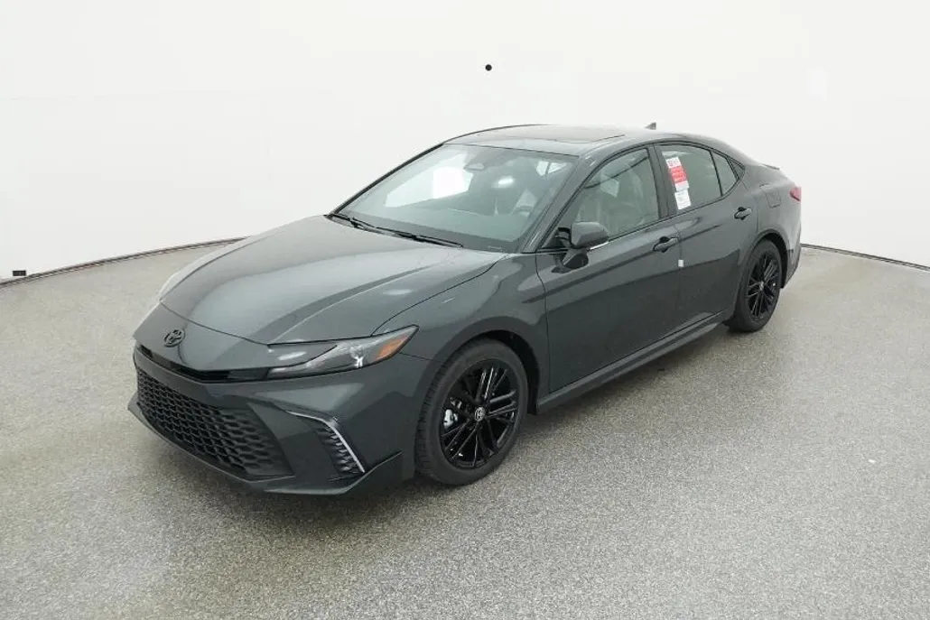 2026 Toyota Camry SE photo 1