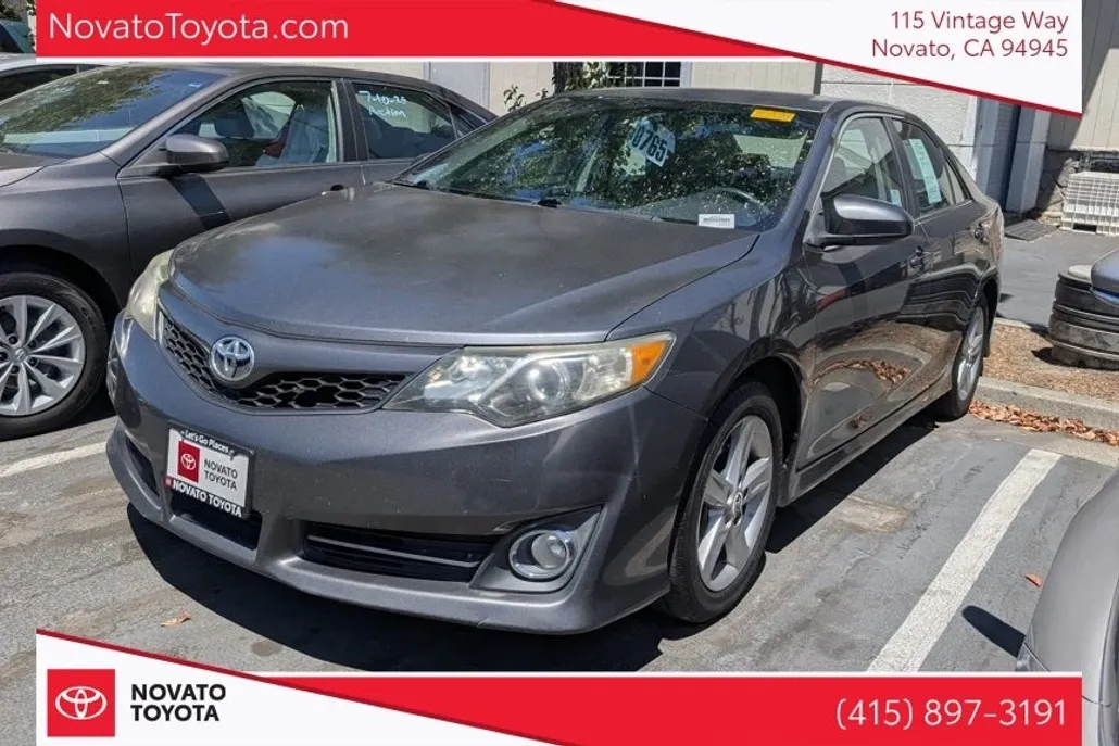 2012 Toyota Camry SE photo 1