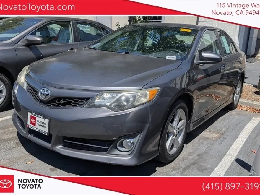 2012 Toyota Camry SE photo 1