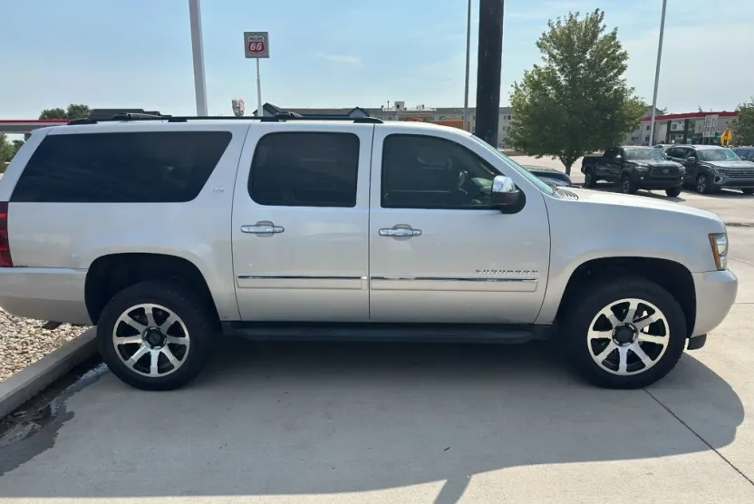 2011 Chevrolet Suburban 1500 LTZ photo 1