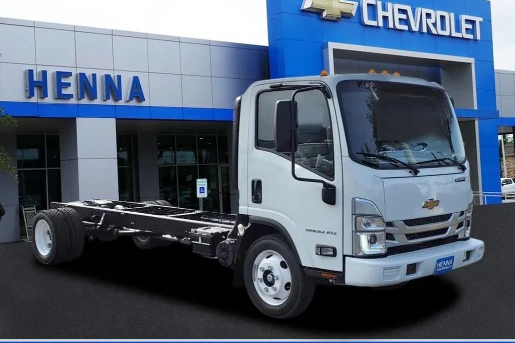 2025 Chevrolet Silverado photo 1