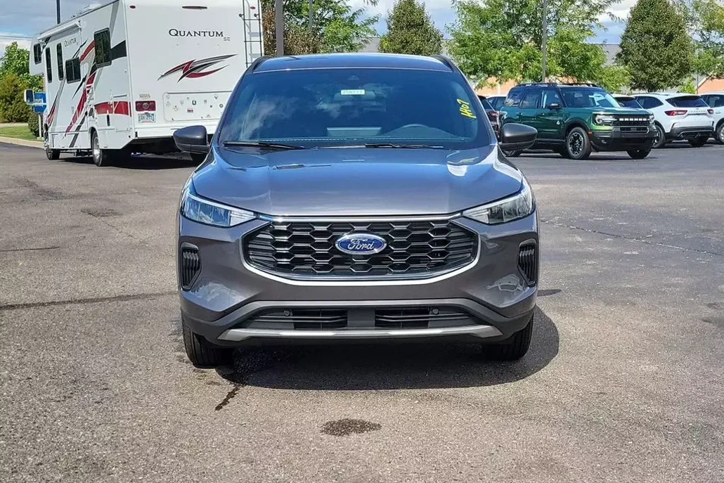 2025 Ford Escape ST-Line photo 1