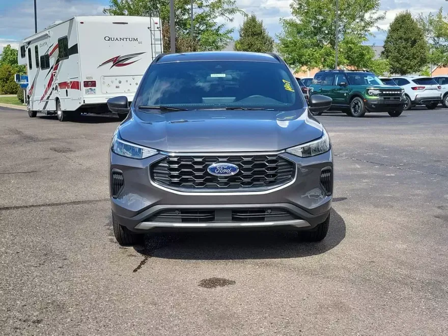 2025 Ford Escape ST-Line photo 1