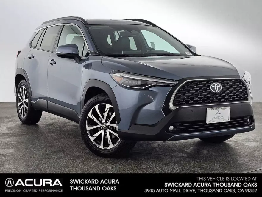 2024 Toyota Corolla Cross XLE photo 1