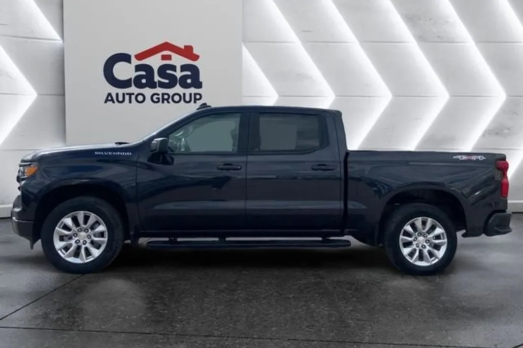 2022 Chevrolet Silverado 1500 Custom photo 1
