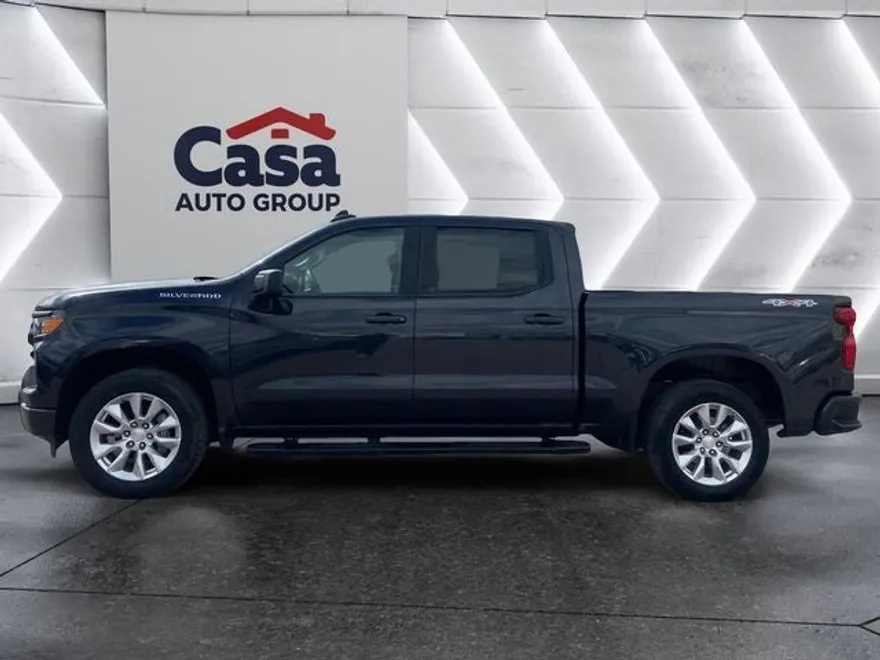 2022 Chevrolet Silverado 1500 Custom photo 1